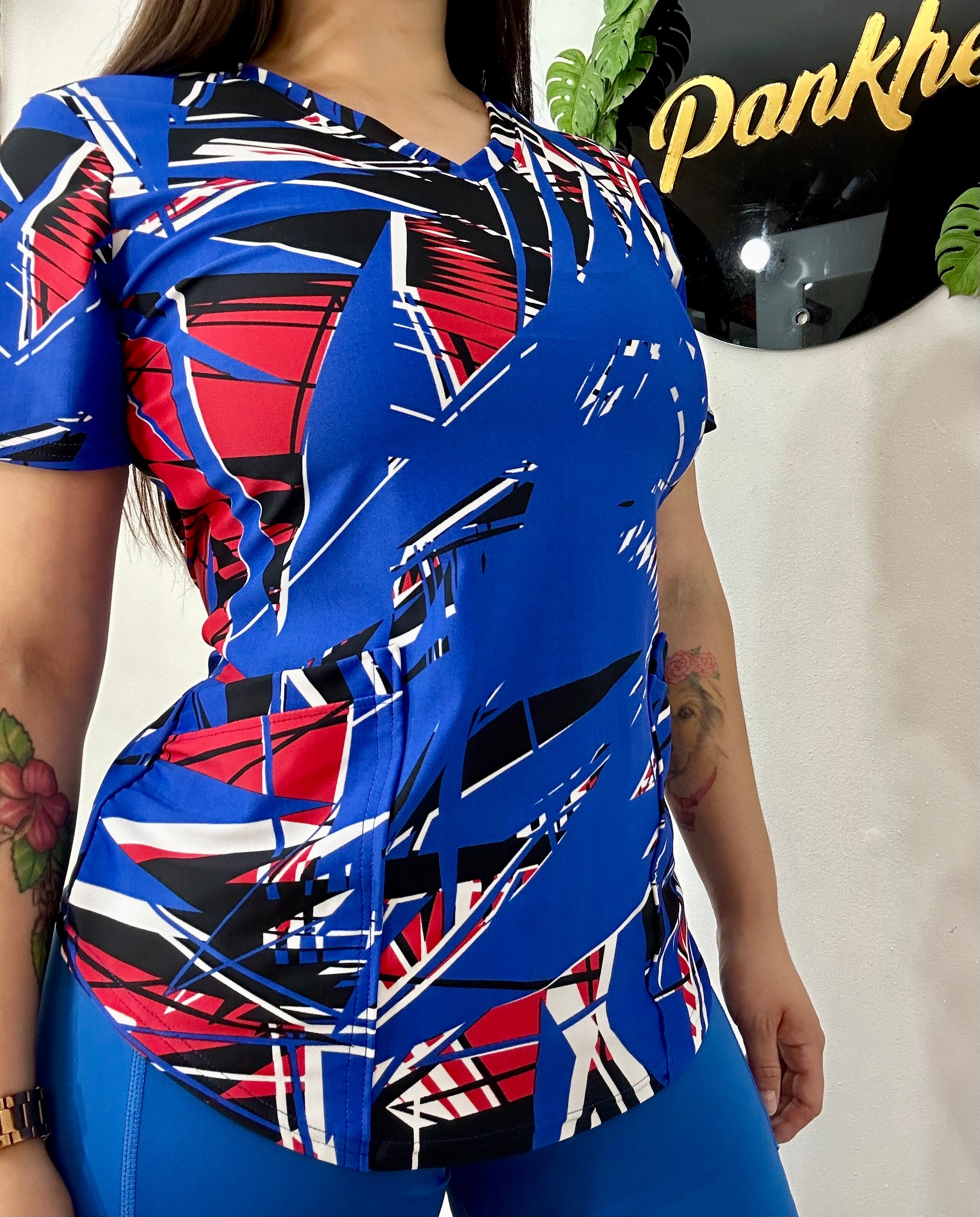 Polera Geométrica Azul Rey