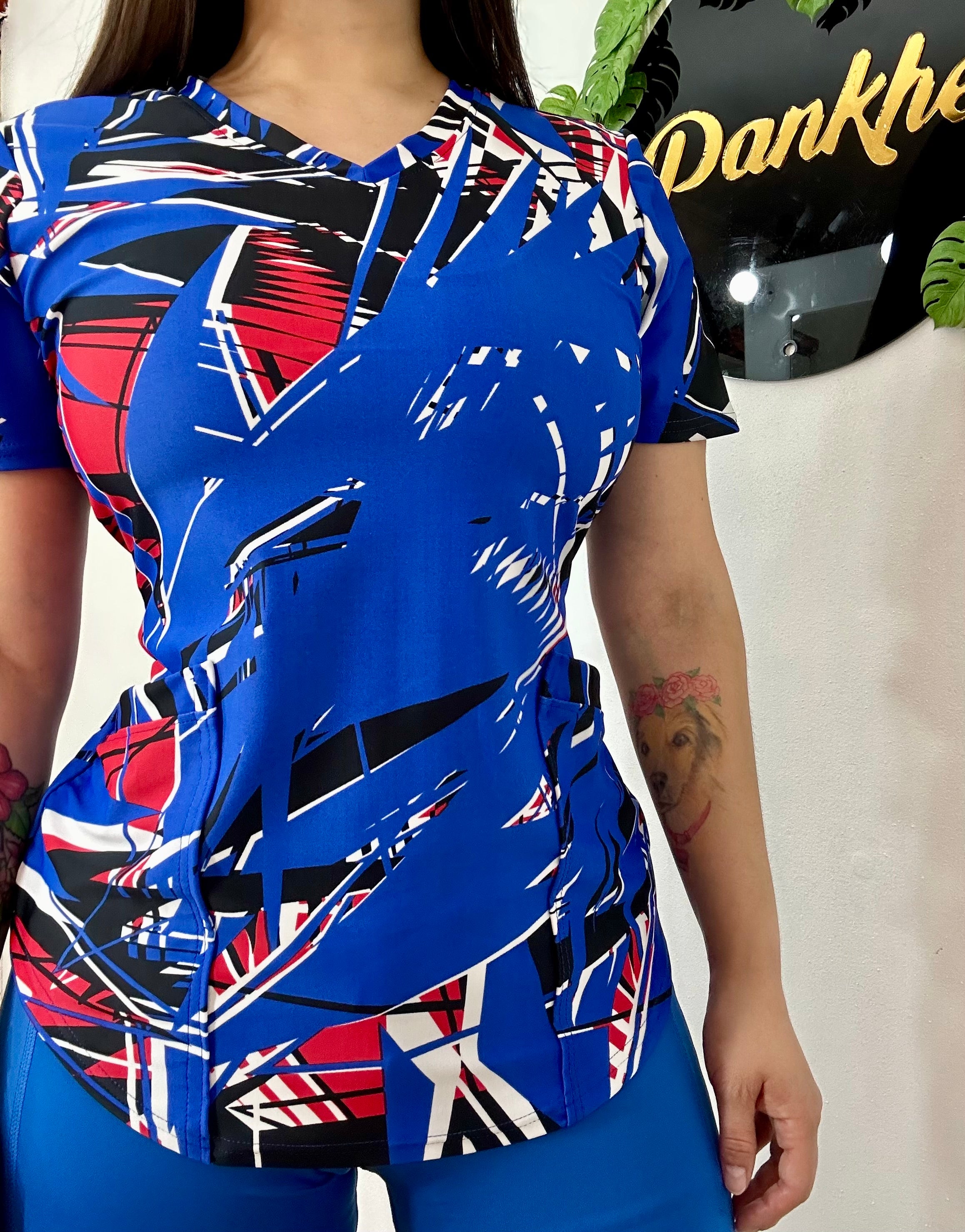 Polera Geométrica Azul Rey