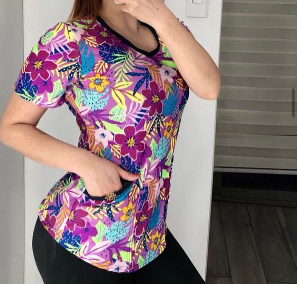 Polera Violeta (sin bordes negros)