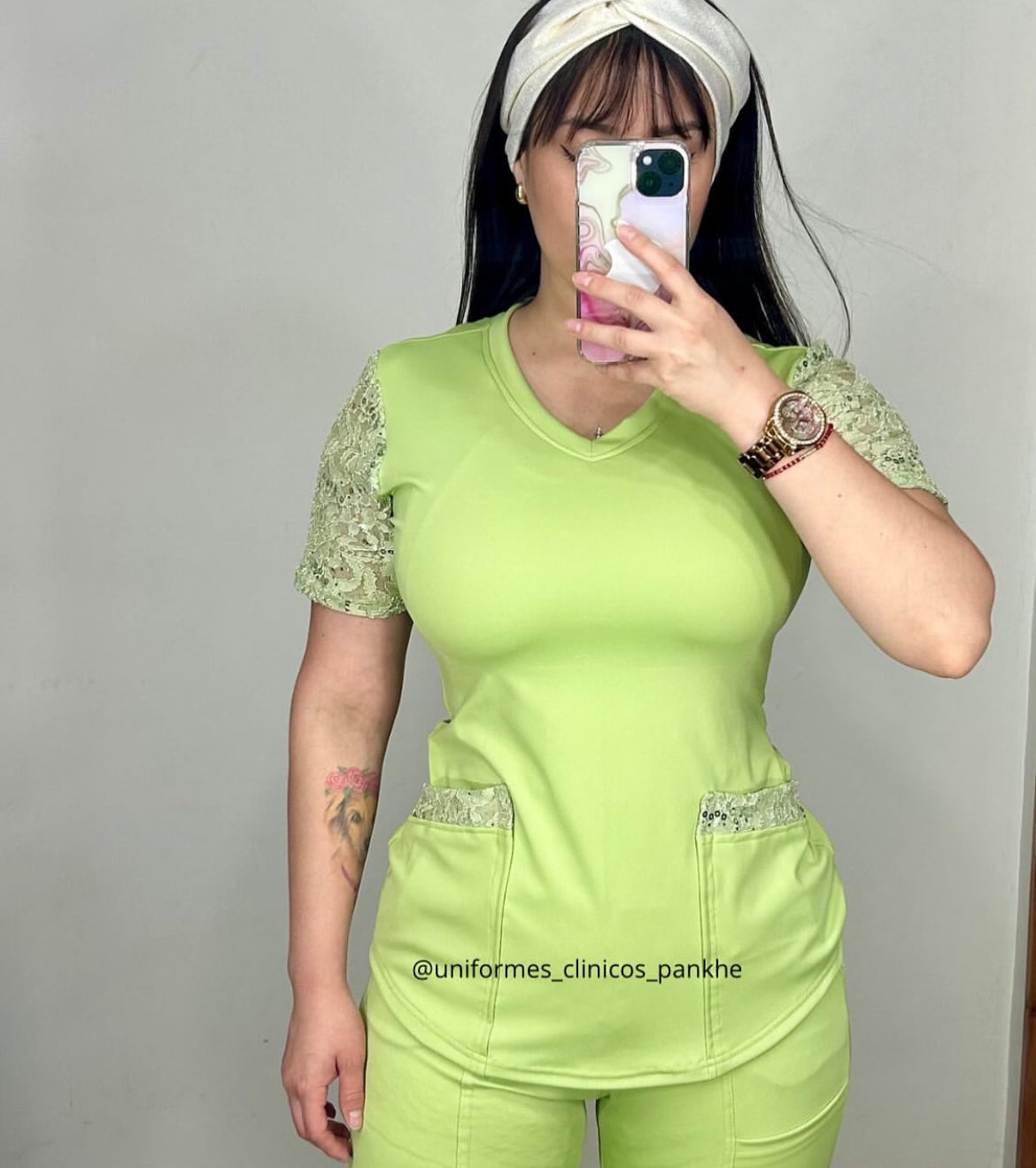 Polera verde mangas/bolsillos brillantes
